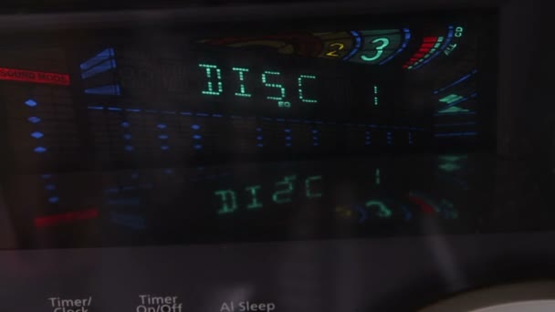 Pantalla digital del sistema estéreo Hi-Fi vista de cerca — Vídeo de stock
