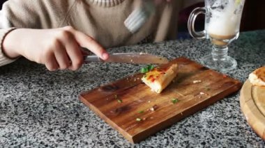 Çocuk yeme lezzetli Pizza