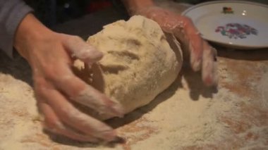 masada unu hamur yoğurma eller