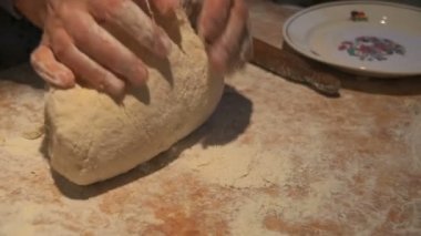 masada unu hamur yoğurma eller