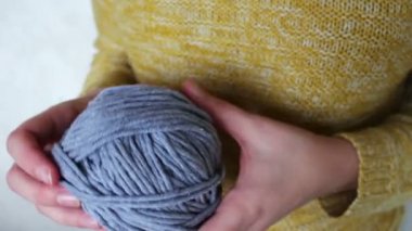 gri Yün yumağı