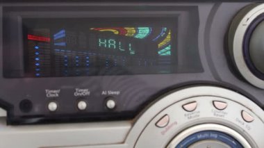 Hi-Fi stereo sistemi yakın görünümü kadar dijital ekran