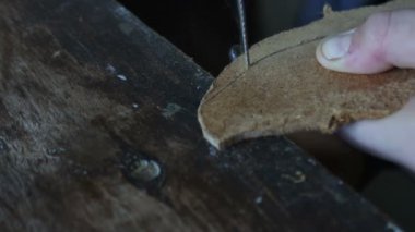 Küçük el testeresi ahşap kaplama testere ile kesme