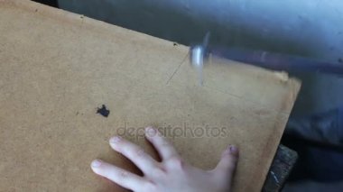 Küçük el testeresi ahşap kaplama testere ile kesme