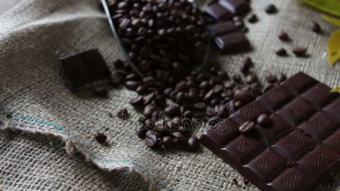 Kahve taneleri çikolata ve kahve