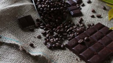 Kahve taneleri çikolata ve kahve