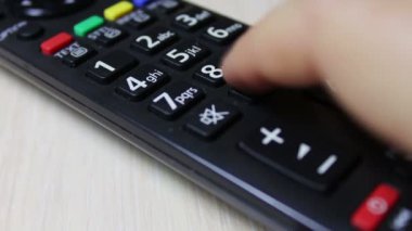 insan eli tv uzaktan kumandasındaki kanal değiştirir
