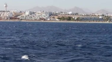 güzel gezi boyunca kıyı şeridi ve Red Sea'deki/daki oteller
