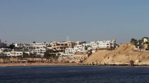 Pittoresk resa längs kusten och hotell i Red Sea — Stockvideo