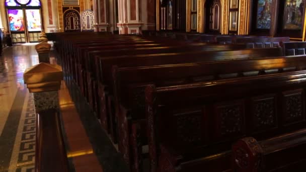Шарм Ель Шейх, Єгипет - 30 листопада 2016: інтер'єр церкви в Шарм-Ель-Шейх — стокове відео