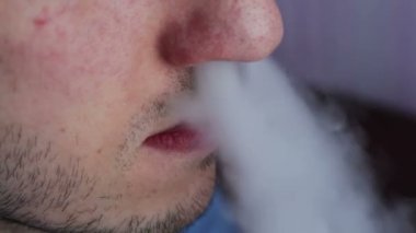 Adam sigara elektronik sigara buhar