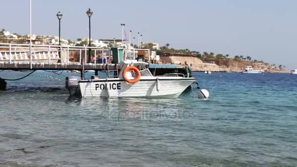 Barco de policía de agua — Vídeo de stock