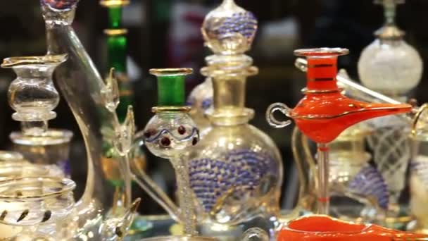 Sharm el-Sheikh, Egyiptom - November 29-én, 2016: aromás olaj és arab boltban parfüm — Stock videók