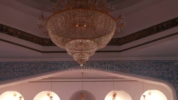 Σαρμ Ελ Σέιχ, Αίγυπτος - 30 Νοεμβρίου 2016: εσωτερικό μέσα σε ένα τζαμί — Αρχείο Βίντεο