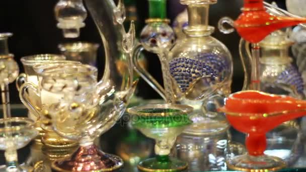 Sharm el-Sheikh, Egypt - 29. november 2016: Aromatisk olje og parfyme i arabisk butikk – stockvideo