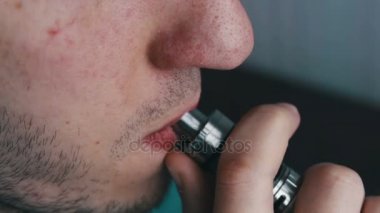 Adam sigara elektronik sigara buhar