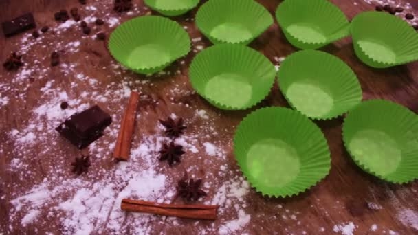 Formas vazias de papel para muffins — Vídeo de Stock