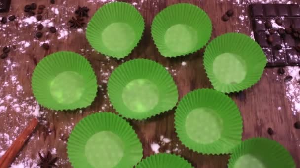 Formas vazias de papel para muffins — Vídeo de Stock