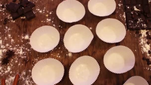 Formas vazias de papel para muffins — Vídeo de Stock