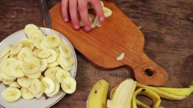 Bir muz ince dilimler halinde Dilimleme