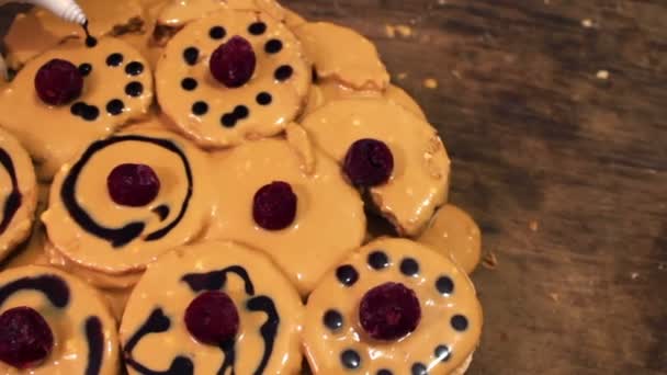 Homemade cookie cake with chocolate glaze — Stock Video