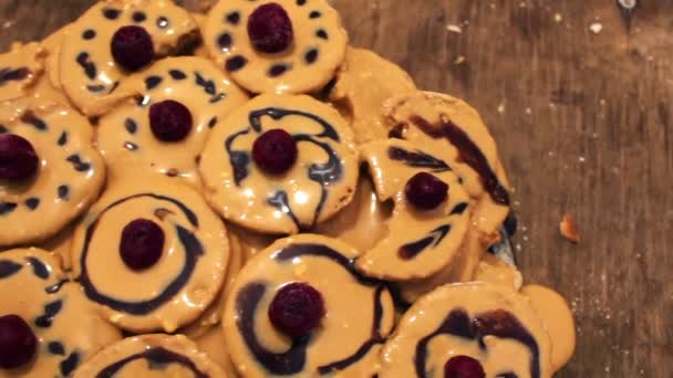 Homemade cookie cake with chocolate glaze — Stock Video