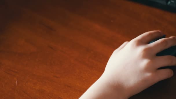 Closeup of teenager hand using a computer mouse — Stock Video