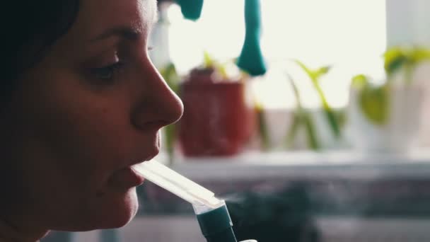 The girl inhales medicine for asthma through the nebulizer — Stock Video