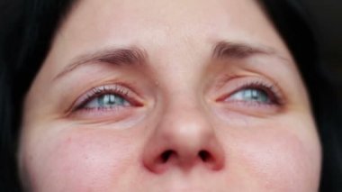 Yüz ifadesi closeup - tears, cry