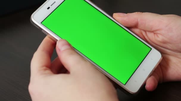 Scherm van de aanraking op witte Smartphone — Stockvideo