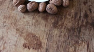 bir kabuğu içinde olgunlaşmış ceviz