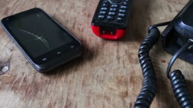 Üç çeşit telefonları