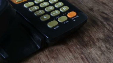 Eski siyah telefon tuşları
