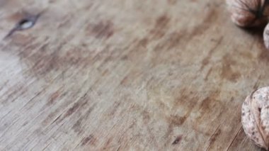 bir kabuğu içinde olgunlaşmış ceviz