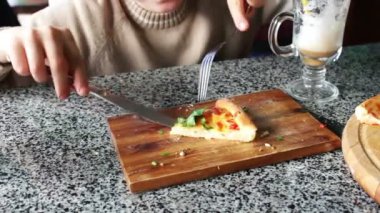 Çocuk yeme lezzetli Pizza