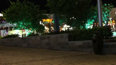 Mısır, South Sinai, Sharm El Sheikh, 28 Kasım 2016: Soho Meydanı. Müslüman erkek, kadın ve çocuk hijabs ve peçe stereet üzerinde gitmek