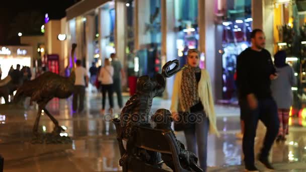 EGITO, SINAI DO SUL, SHARM EL SHEIKH, NOVEMBRO 28, 2016: Linda loja. Praça Soho. Lojas com produtos asiáticos na Soho Square, Sharm El Sheikh, Egito . — Vídeo de Stock