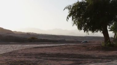 Arabalar güzel yoldan geçmek
