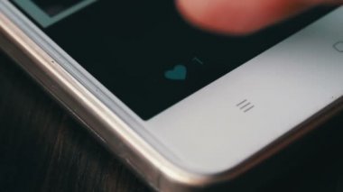 Sosyal ağ smartphone cep telefonu ile düğmesi gibi