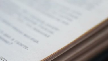 kitap sayfaları açma