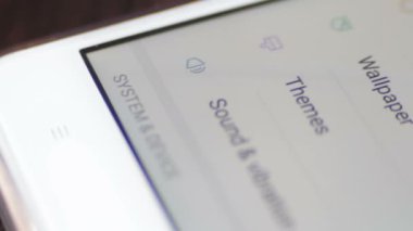 bir akıllı telefon yakın çekim elinde kullanımı