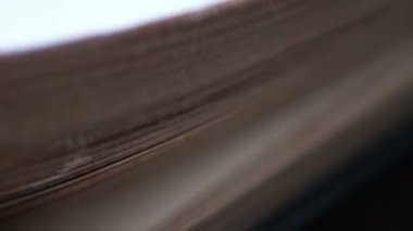 kitap sayfaları açma