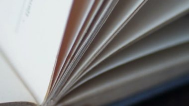 kitap sayfaları açma