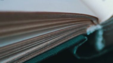 kitap sayfaları açma