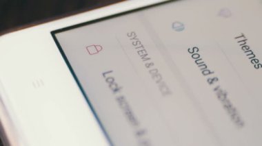 bir akıllı telefon yakın çekim elinde kullanımı