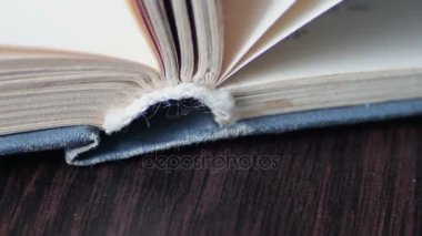 kitap sayfaları açma