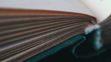 kitap sayfaları açma
