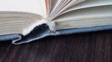 kitap sayfaları açma