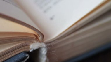 kitap sayfaları açma