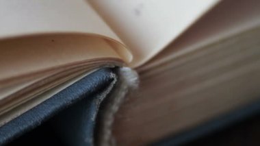 kitap sayfaları açma